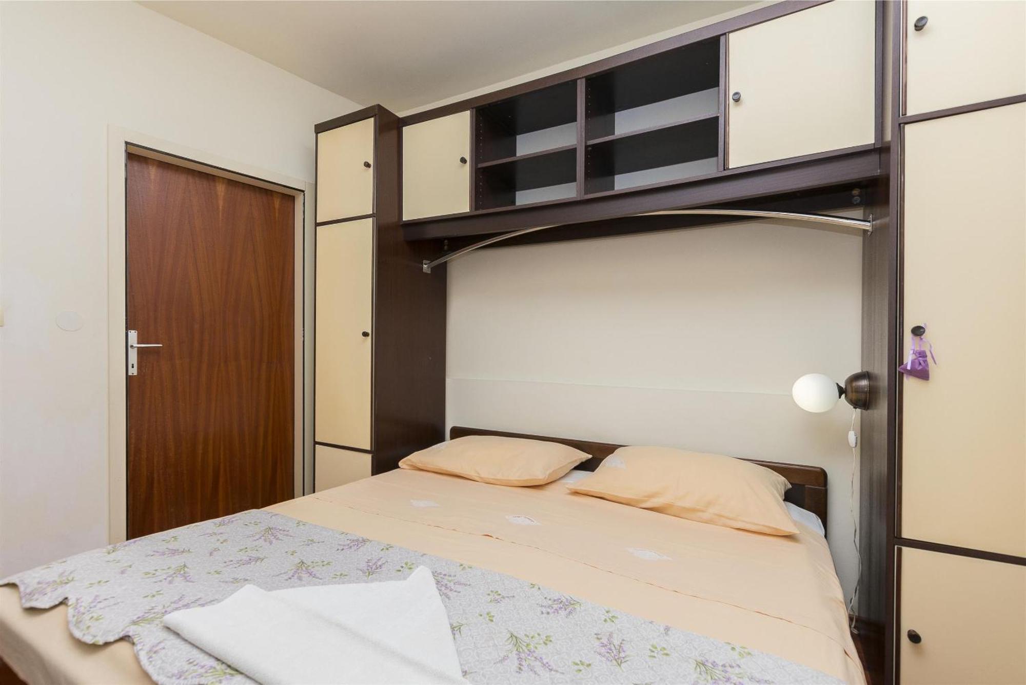 Apartment Iva Omiš Exteriör bild