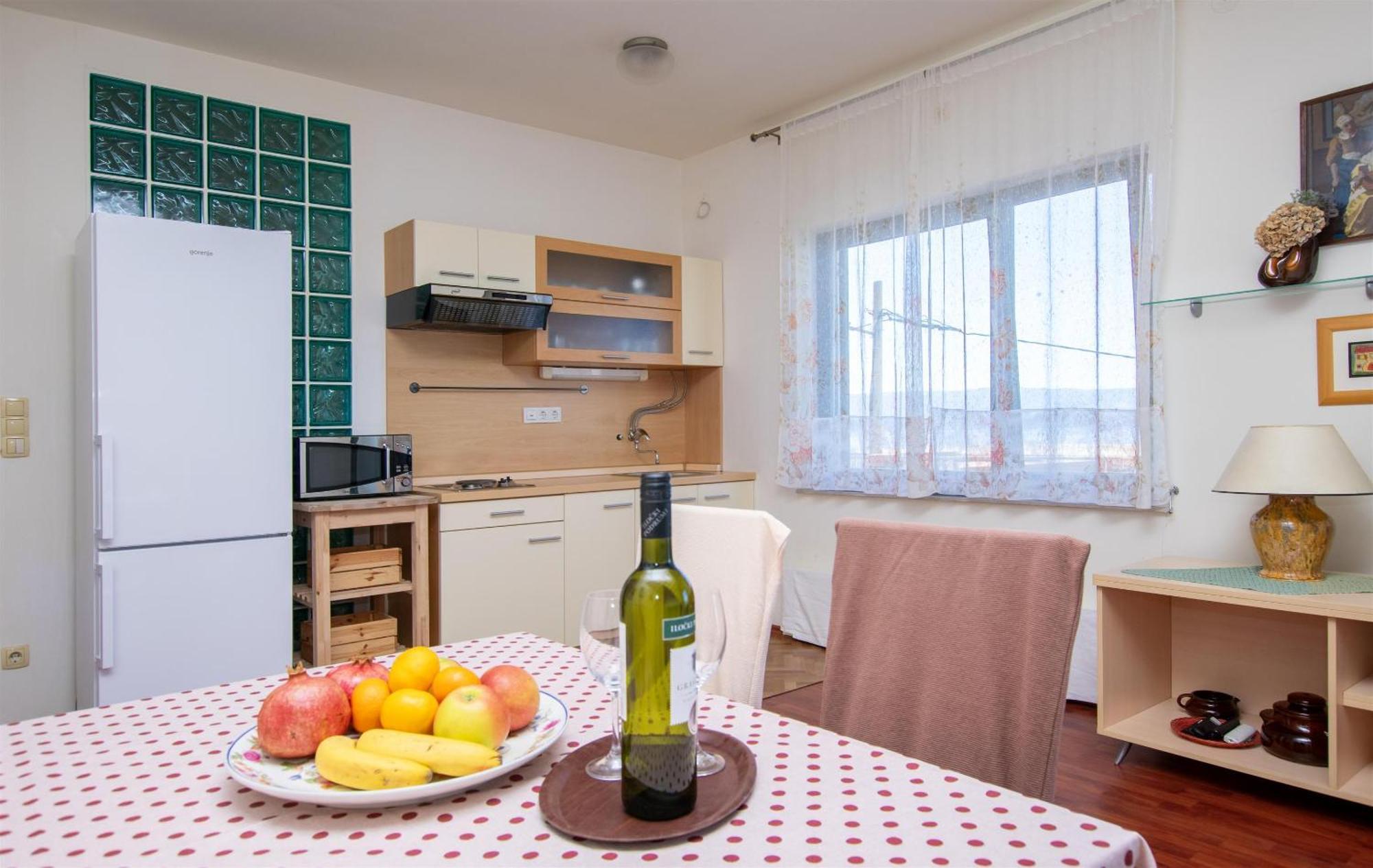 Apartment Iva Omiš Exteriör bild
