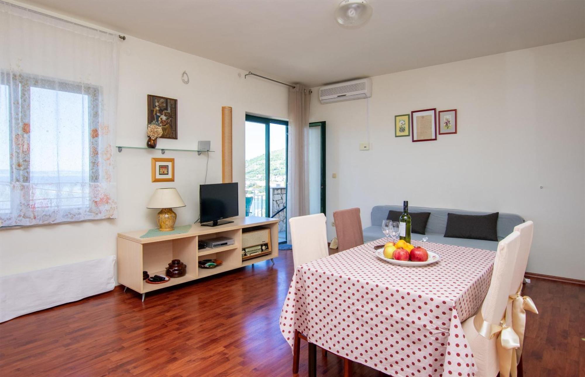 Apartment Iva Omiš Exteriör bild